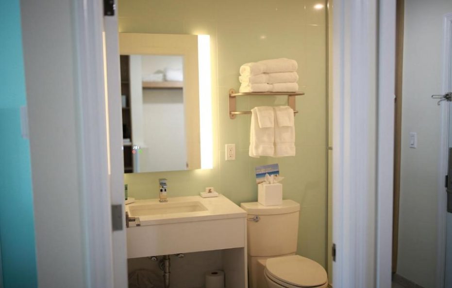 Pelican Bay Hotel